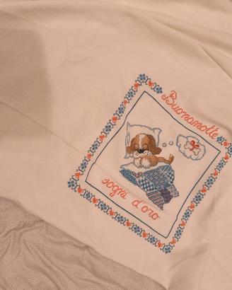Copriletto per lettino ricamato mano