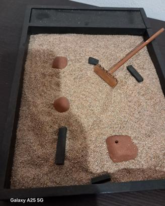 Giardino Zen con Rastrillo e Pietre