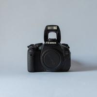 Canon 600D e 50mm 1.8 con custodia