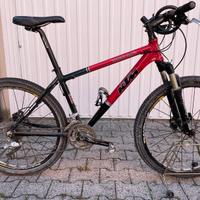 Mountain bike KTM. Ruote 26