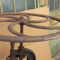 Trapano antico a colonna.