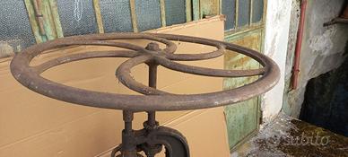 Trapano antico a colonna.