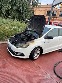 VW Polo INCENDIATA, SOLO PER RICAMBI / RIPARAZIONE