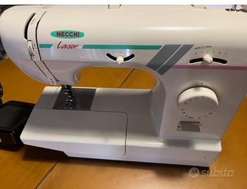 Macchina da cucire con pedale