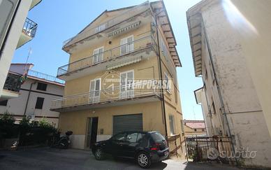 CASA SINGOLA CON DUE APPARTAMENTI, LABORATORIO, CA