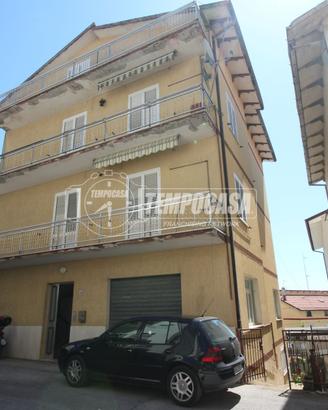 CASA SINGOLA CON DUE APPARTAMENTI, LABORATORIO, CA