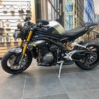 Triumph Speed Triple 1200 rs