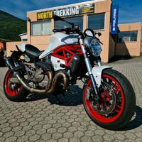 Ducati Monster 821 con terminale Arrow