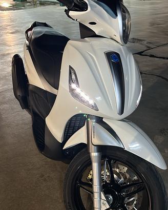 Beverly 350