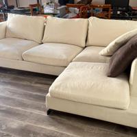 Divano bianco alcantara