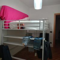 Struttura letto a castello con parte sottostante r