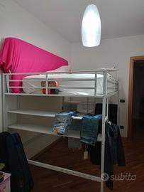 Struttura letto a castello con parte sottostante r