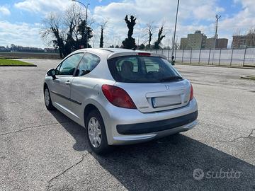 Peugeot 207 1.4 benz/gpl