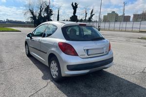 Peugeot 207 1.4 benz/gpl