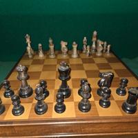 scacchiera con pedine  in corno brasiliano 