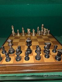 scacchiera con pedine  in corno brasiliano 