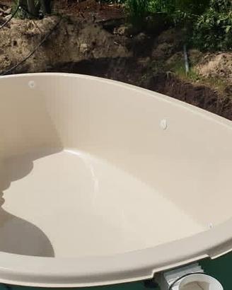 Piscina a Fagiolo NINFEA con scocca rinforzata