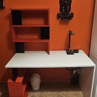 Scrivania con libreria integrata 