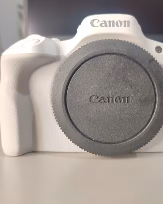 Canon EOS R50 APS-C Mirrorless Bianca + RF-S 18-45