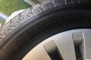 Cerchi ,copricerchi e gomme mercedes vito