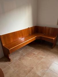 Panca angolare in legno con contenitore 
