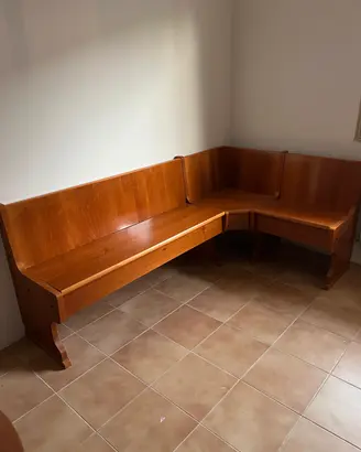 Panca angolare in legno con contenitore 