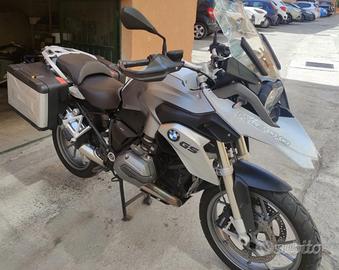 BMW R 1200 GS LC con 2 borse accetto pure permute