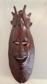 Maschera tradizionale africana in legno