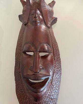 Maschera tradizionale africana in legno