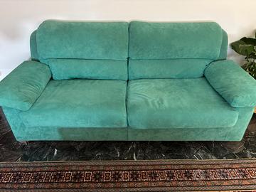 Due divani 3 e 3 posti