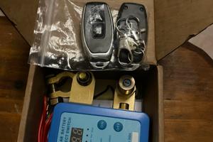 Stacca batteria  con telecomando imbarcazione 100m