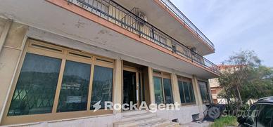 IMMOBILE DI AMPIA METRATURA USO COMMERCIALE CAT. D