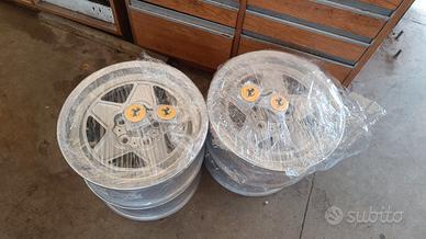 Cerchi in lega Ferrari 308