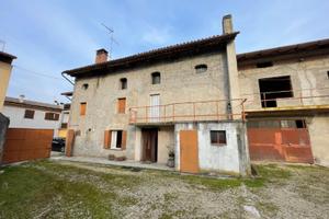 CASA INDIPENDENTE TRICAMERE CON ANNESSO FABBRIC...