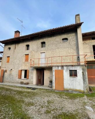 CASA INDIPENDENTE TRICAMERE CON ANNESSO FABBRIC...