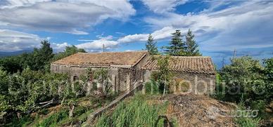 Terreno con fabbricato a Vena - Piedimonte Etneo