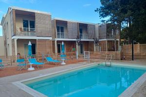 Bilocale con piscina comodo al centro e mare