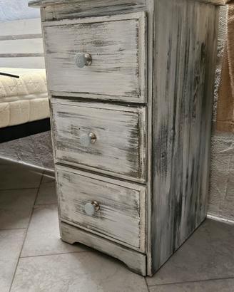 mobiletto ingesso/bagno