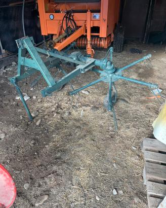 Voltafieno per trattore