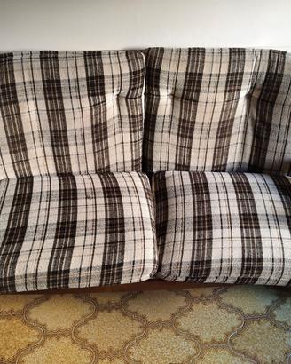 Divano biposto + 2 poltrone in legno vintage