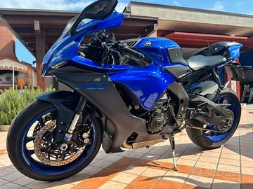 Yamaha R1 2023