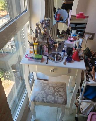 tavolino da trucco 