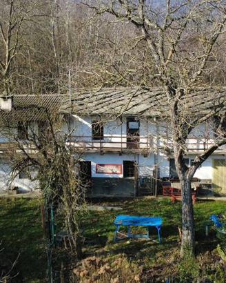 Rustico / Casale di 226 m² con più di 5 locali e b