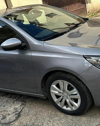 Peugeot 308 1600 anno 2014