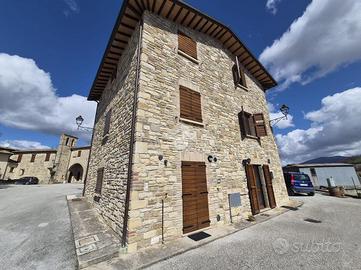 CASA SEMINDIPENDENTE A GUALDO TADINO