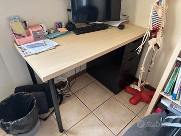 Scrivania con cassetti Ikea
