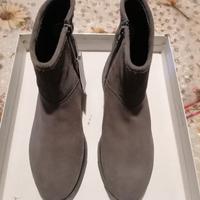 Stivaletti in camoscio Geox 