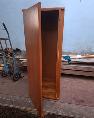 Armadio Verticale in Legno ad Anta Singola