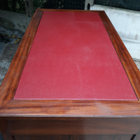 Vecchia scrivania in buone condizioni