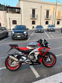 Aprilia Tuono 660